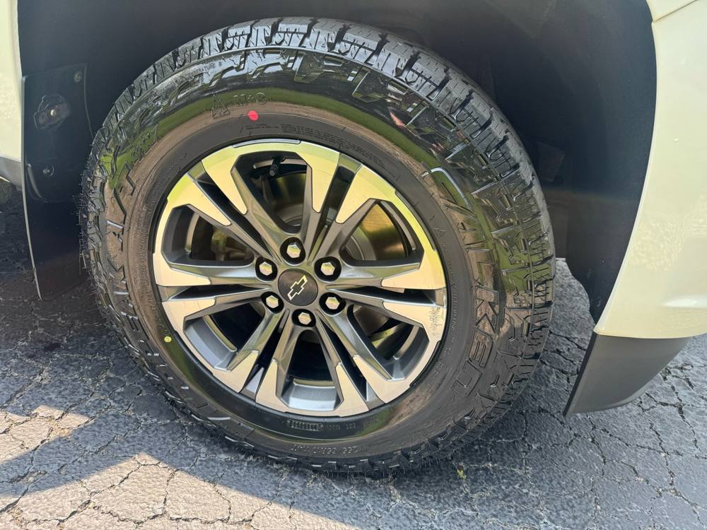 2021 Chevrolet Colorado — photo 11 of 38