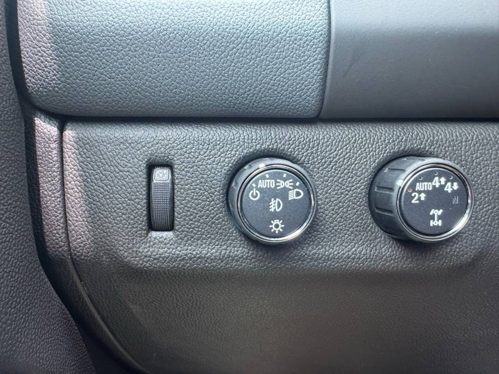 2021 Chevrolet Colorado — photo 25 of 38