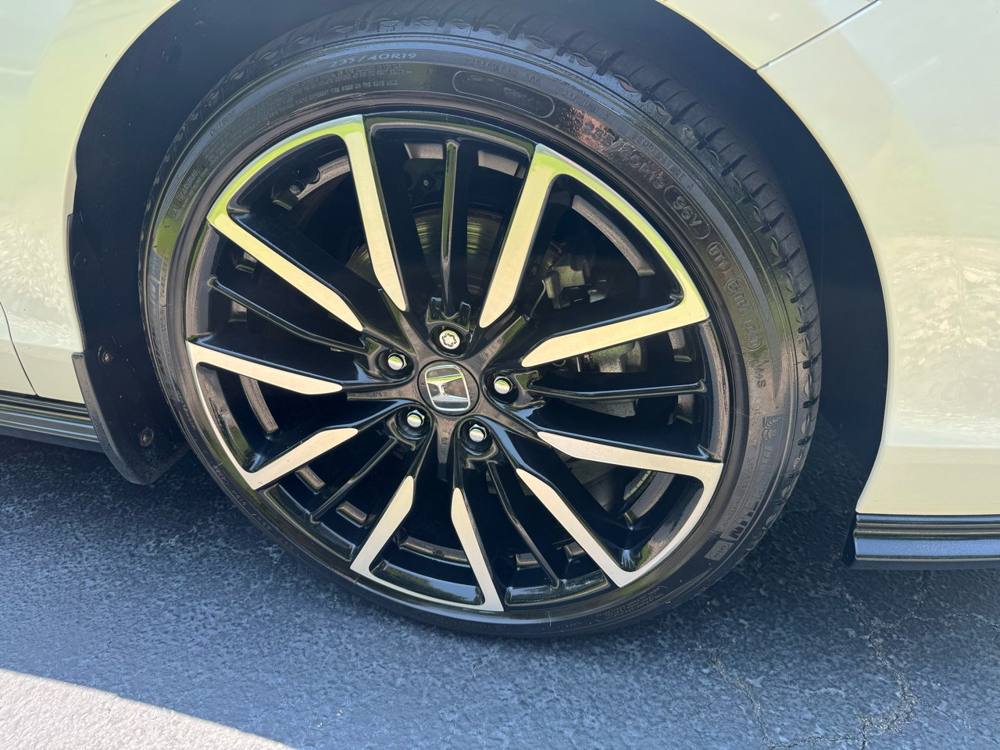 2023 Honda Accord Hybrid — photo 12 of 41