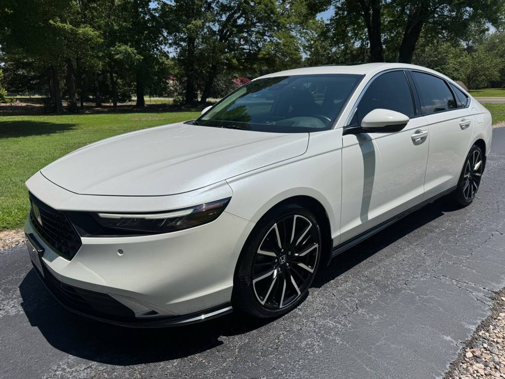 2023 Honda Accord Hybrid — photo 2 of 41