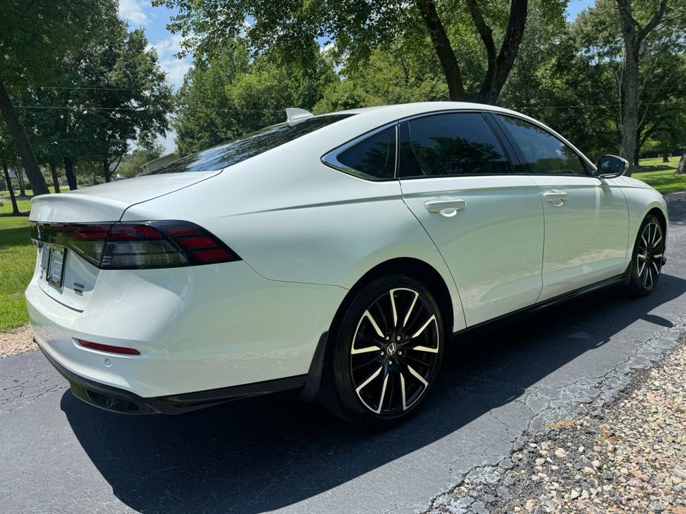 2023 Honda Accord Hybrid — photo 8 of 41