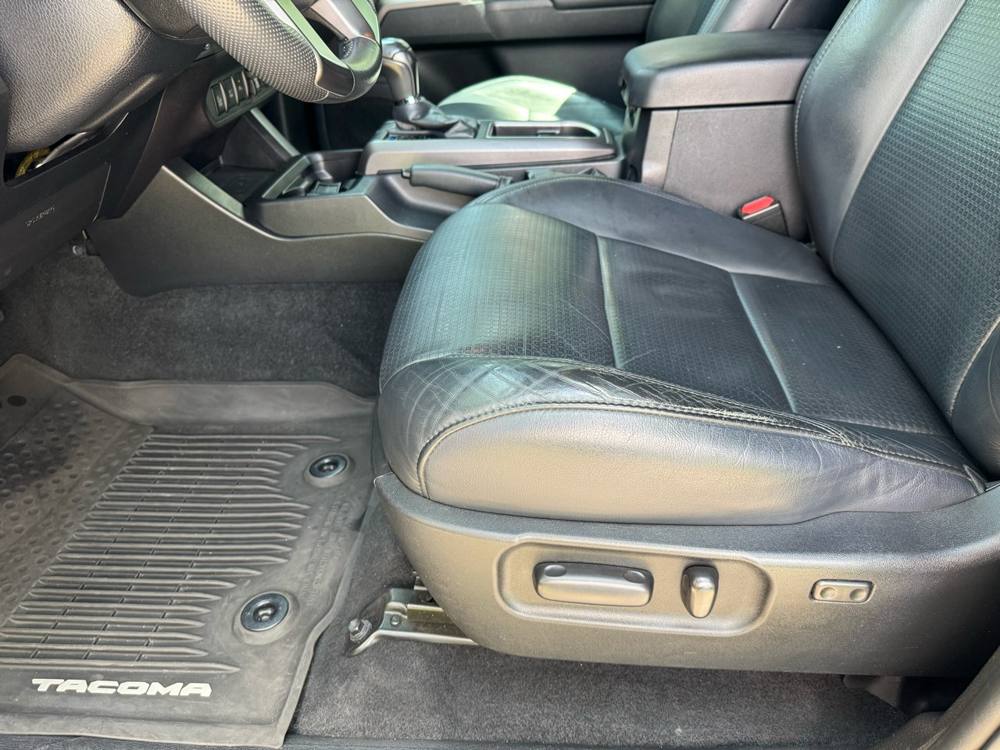 2020 Toyota Tacoma 4WD — photo 18 of 44