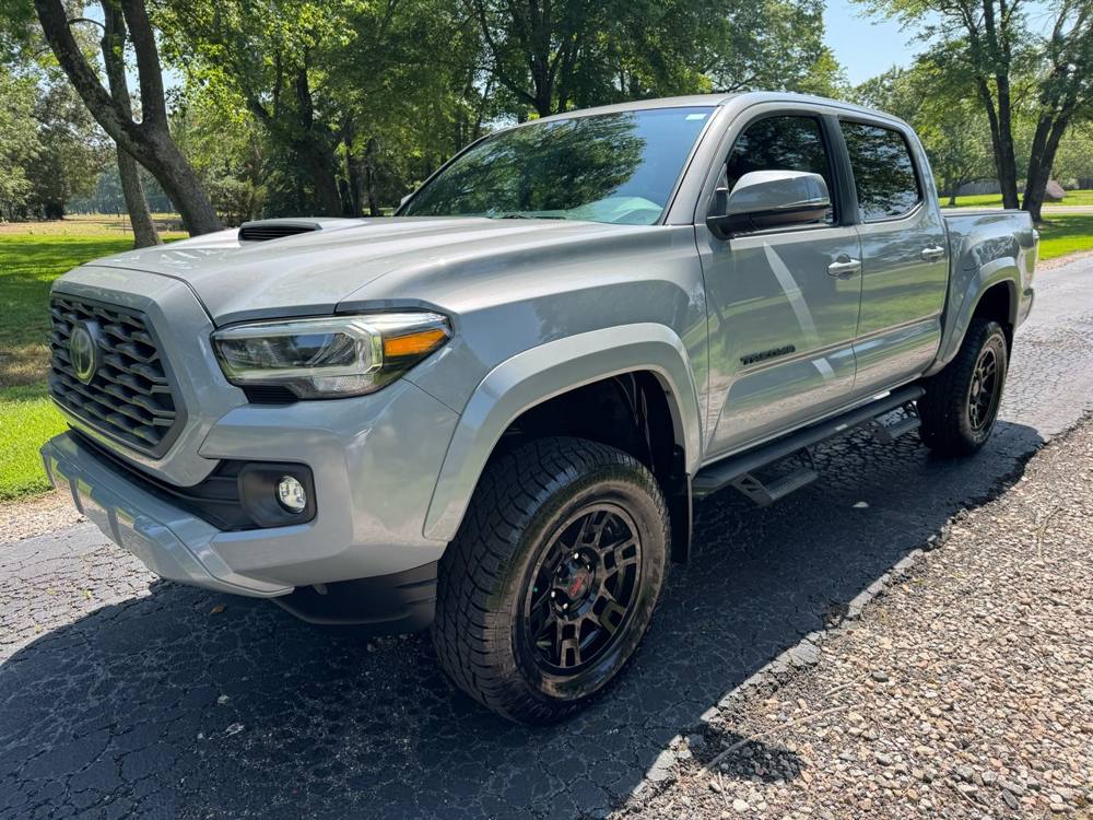 2020 Toyota Tacoma 4WD — photo 2 of 44