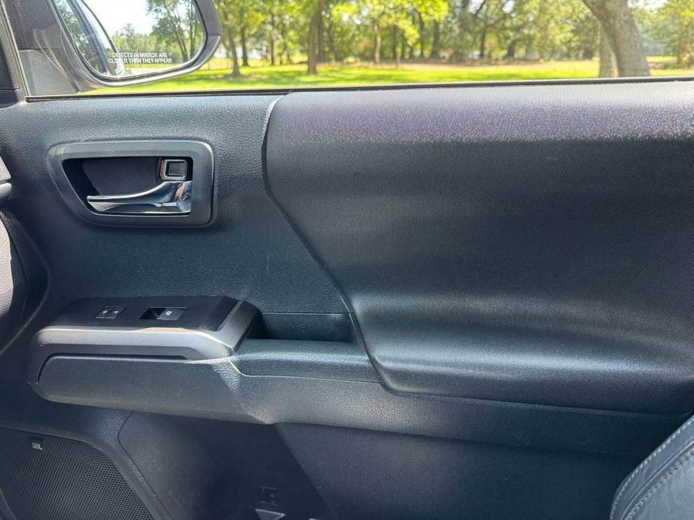 2020 Toyota Tacoma 4WD — photo 29 of 44
