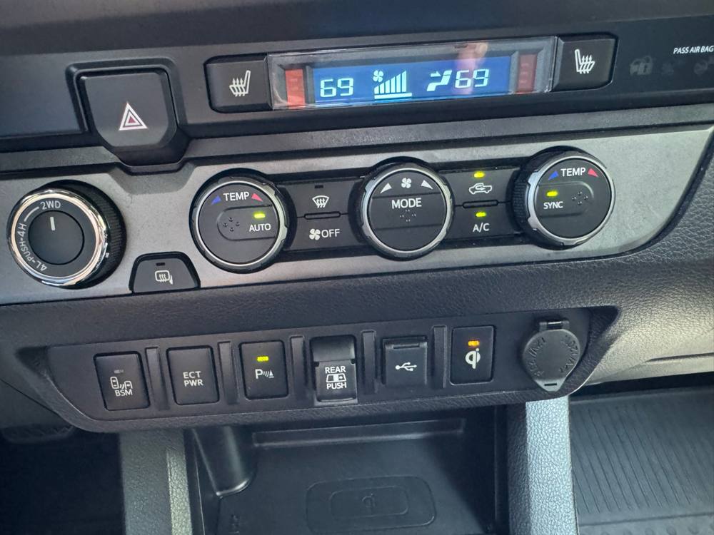 2020 Toyota Tacoma 4WD — photo 34 of 44