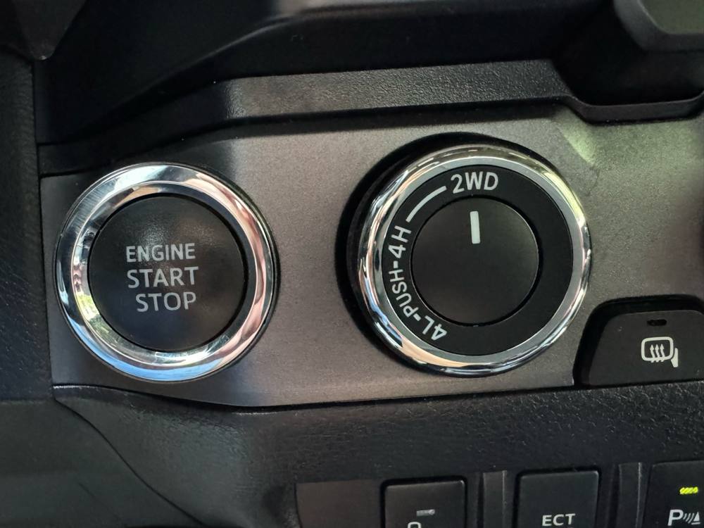 2020 Toyota Tacoma 4WD — photo 35 of 44