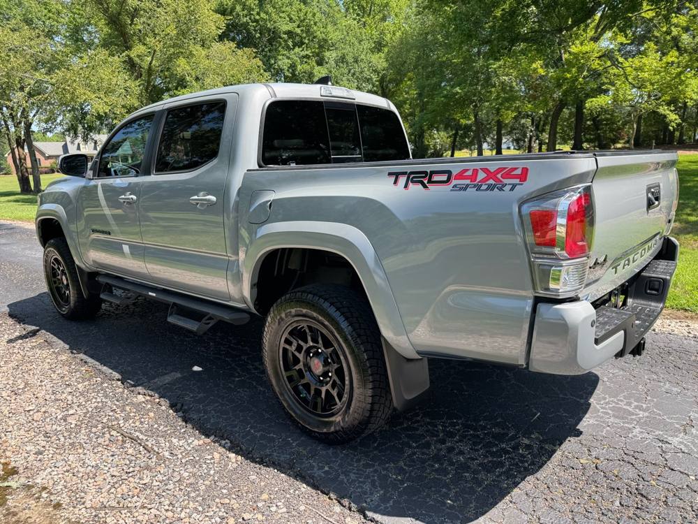 2020 Toyota Tacoma 4WD — photo 4 of 44