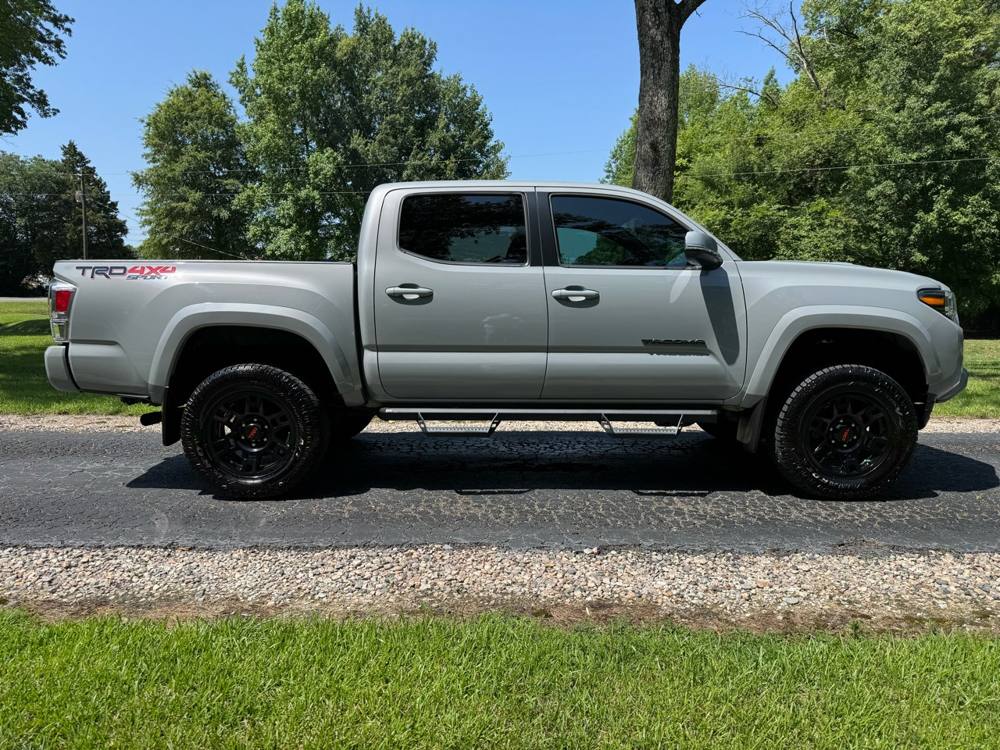 2020 Toyota Tacoma 4WD — photo 8 of 44