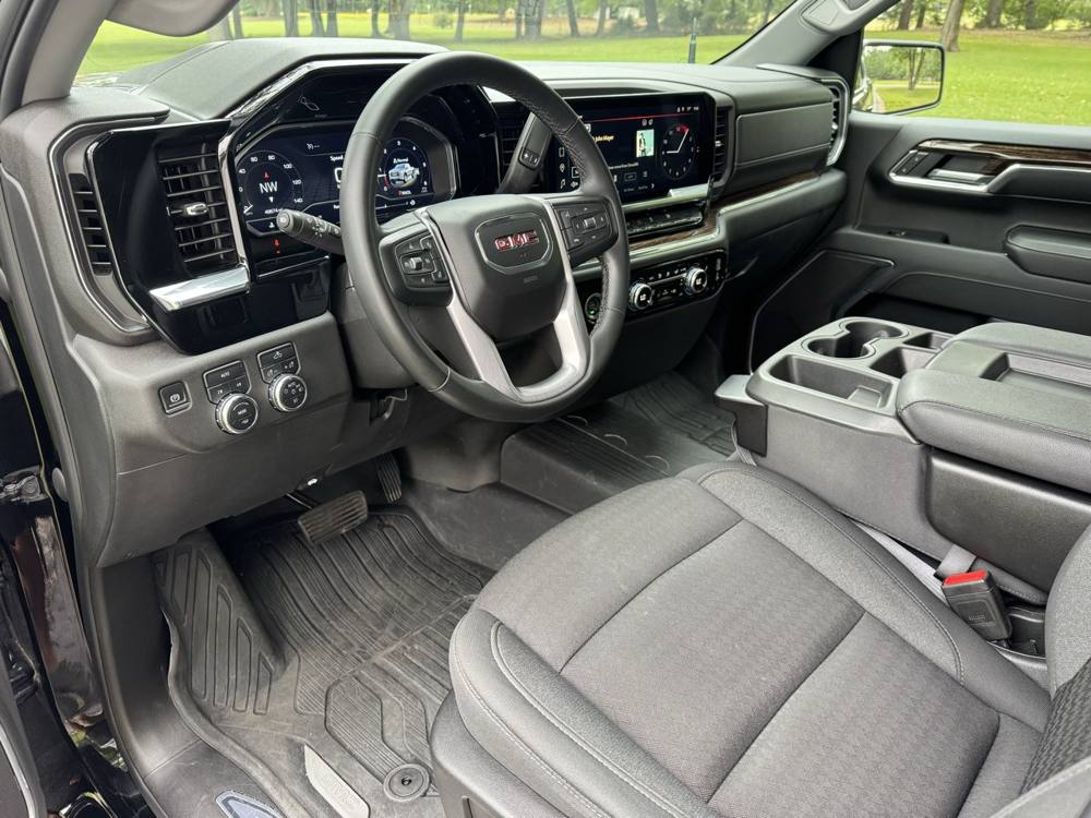 2024 GMC Sierra 1500 — photo 18 of 40