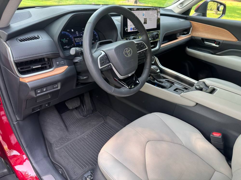 2024 Toyota Grand Highlander — photo 14 of 45