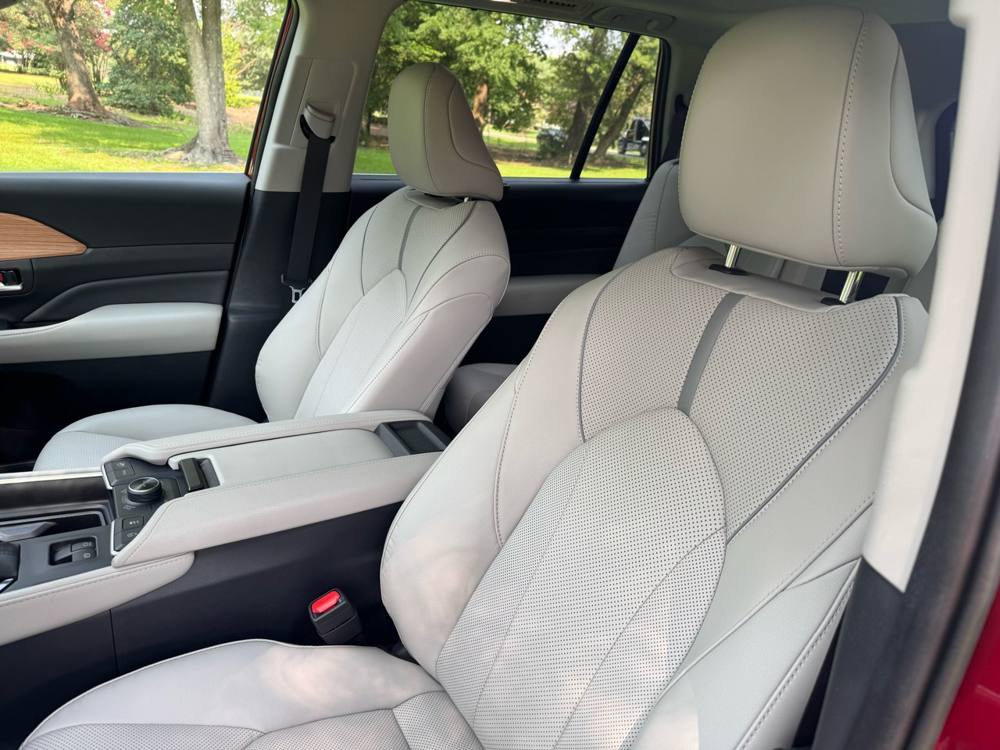 2024 Toyota Grand Highlander — photo 15 of 45