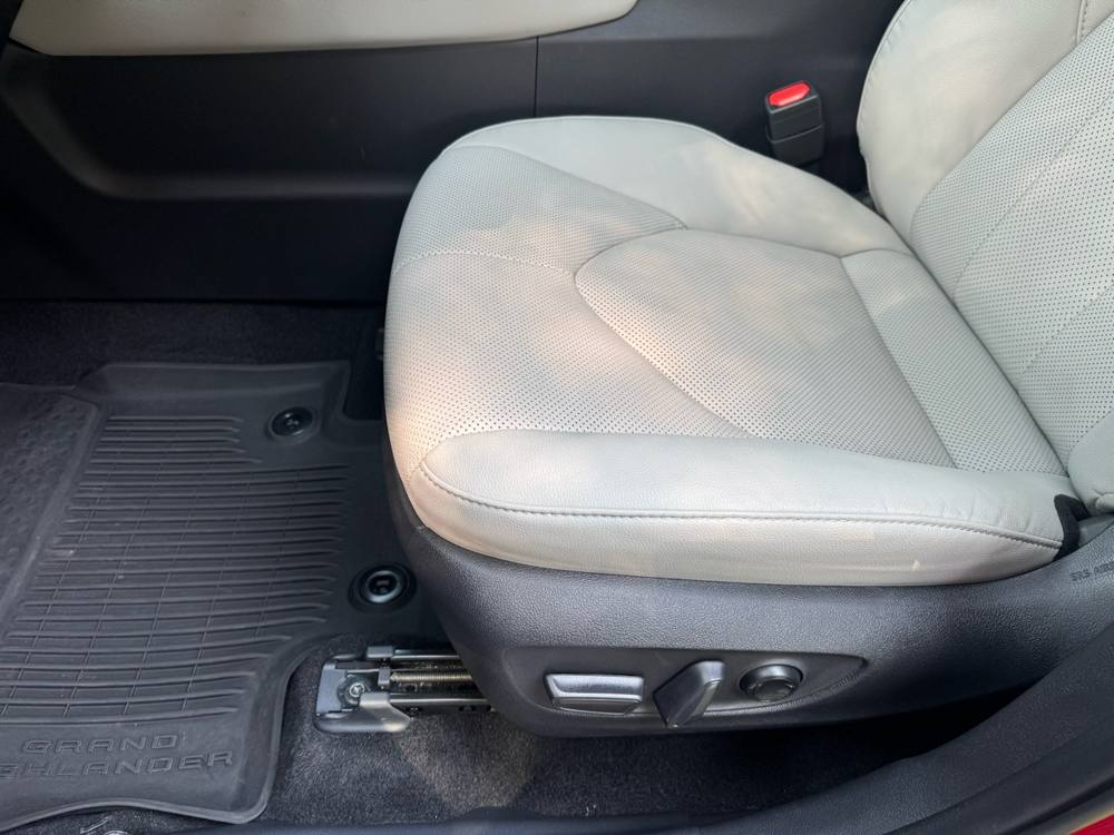 2024 Toyota Grand Highlander — photo 16 of 45