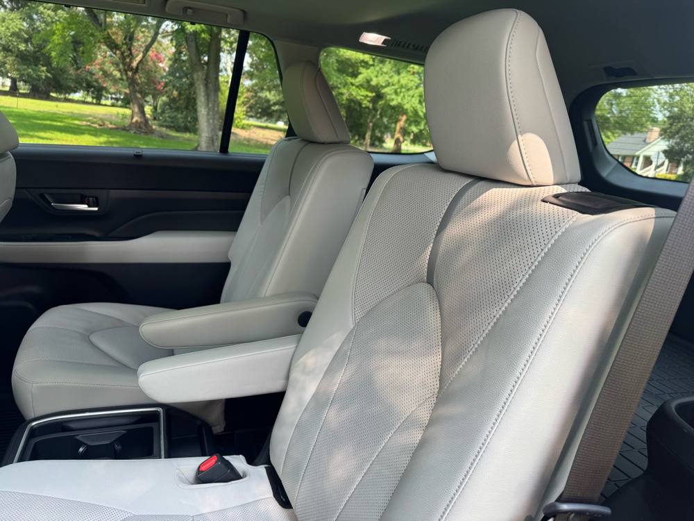 2024 Toyota Grand Highlander — photo 17 of 45