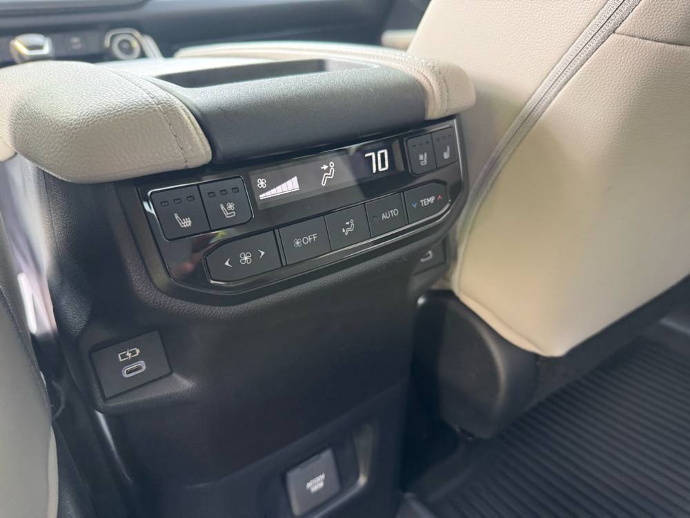 2024 Toyota Grand Highlander — photo 19 of 45