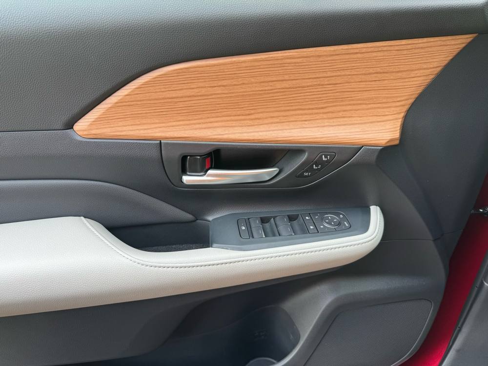 2024 Toyota Grand Highlander — photo 32 of 45