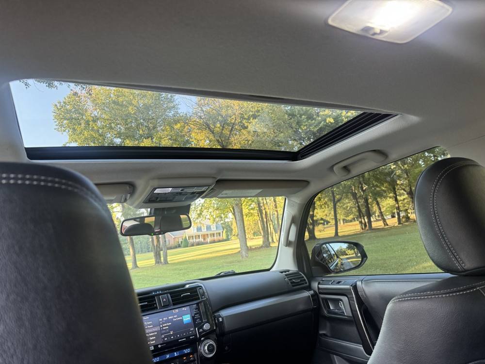 2021 Toyota 4Runner — photo 21 of 44