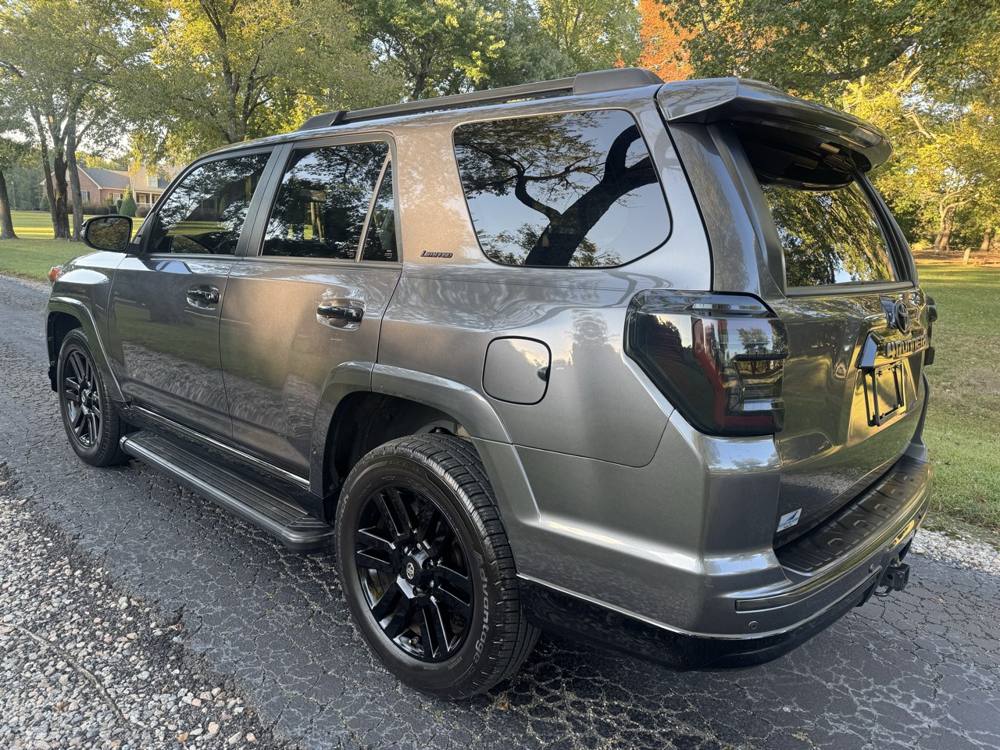 2021 Toyota 4Runner — photo 4 of 44