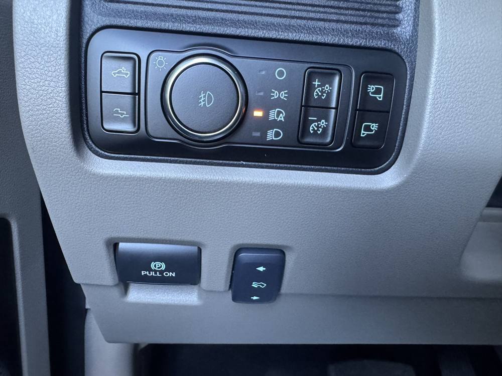2026 Ford Super Duty F-350 SRW — photo 32 of 48