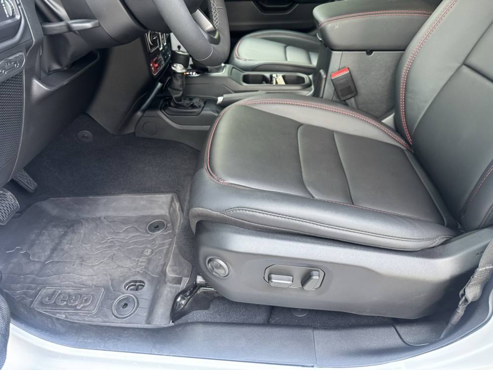 2026 Jeep Wrangler — photo 16 of 47