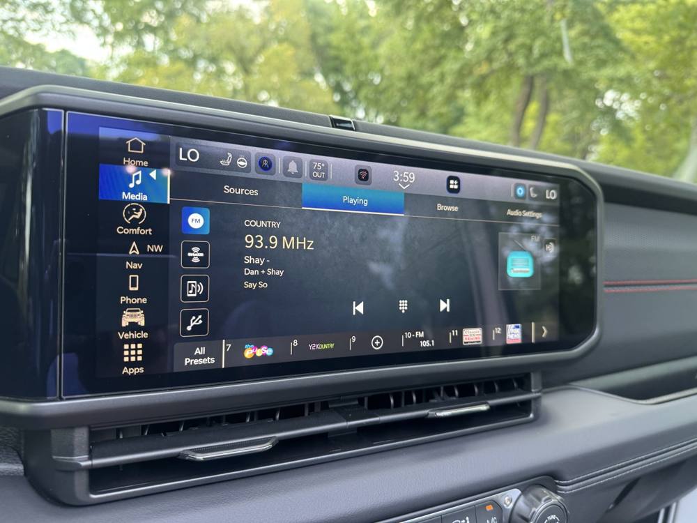 2026 Jeep Wrangler — photo 36 of 47