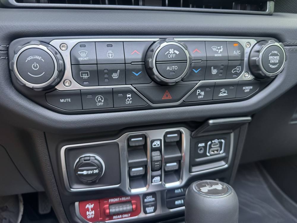 2026 Jeep Wrangler — photo 39 of 47