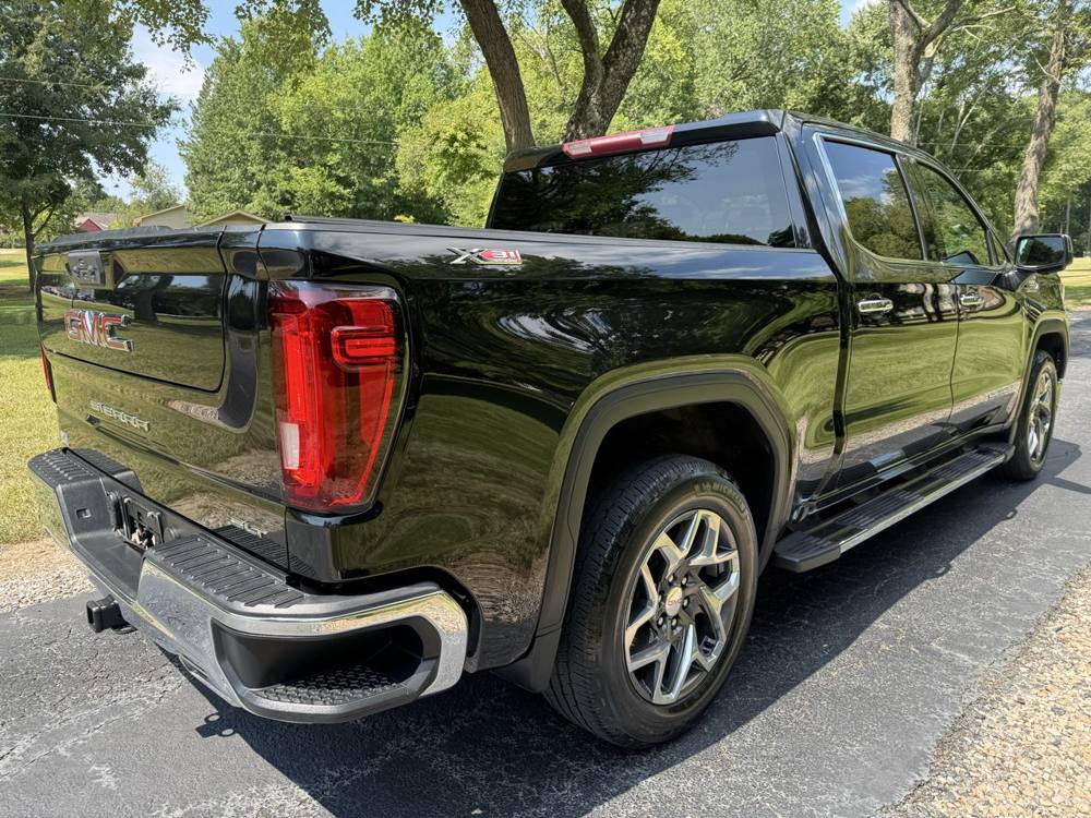 2022 GMC Sierra 1500 — photo 2 of 41