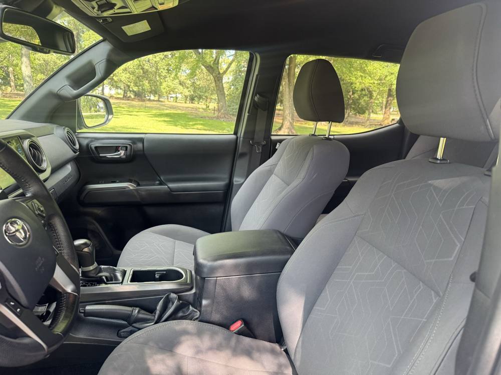 2019 Toyota Tacoma 4WD — photo 17 of 42