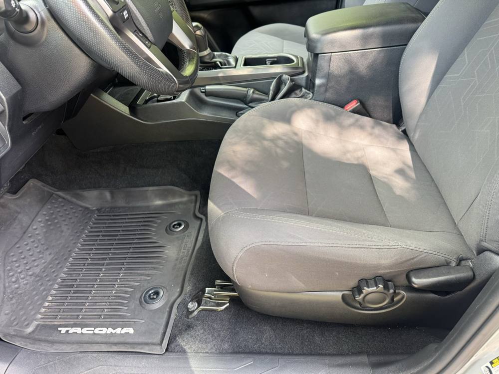 2019 Toyota Tacoma 4WD — photo 18 of 42