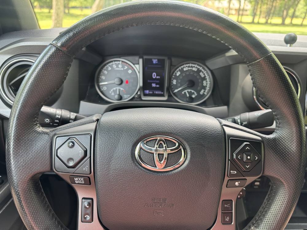2019 Toyota Tacoma 4WD — photo 22 of 42