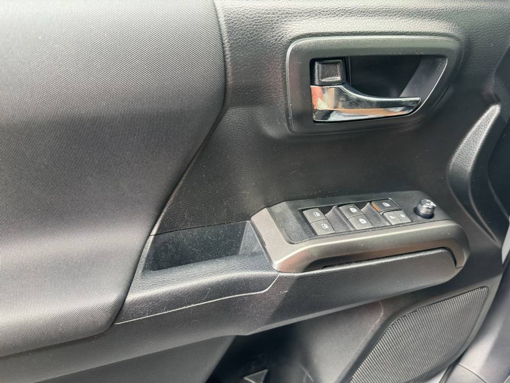 2019 Toyota Tacoma 4WD — photo 29 of 42