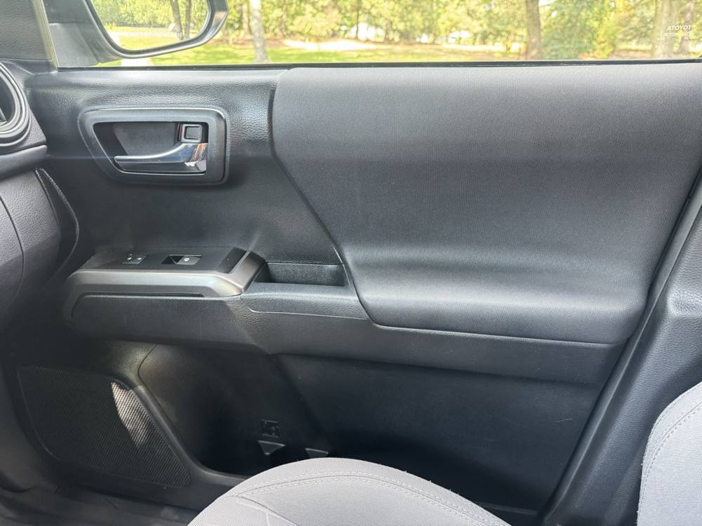 2019 Toyota Tacoma 4WD — photo 30 of 42