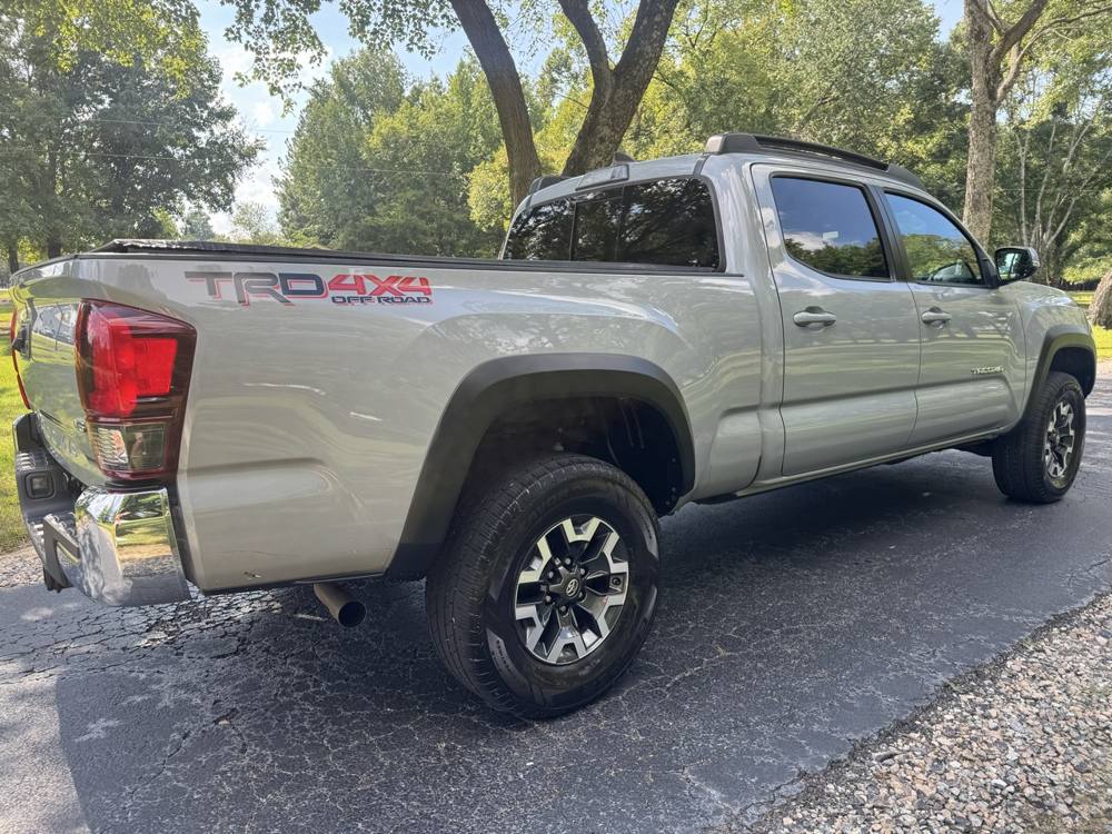 2019 Toyota Tacoma 4WD — photo 7 of 42
