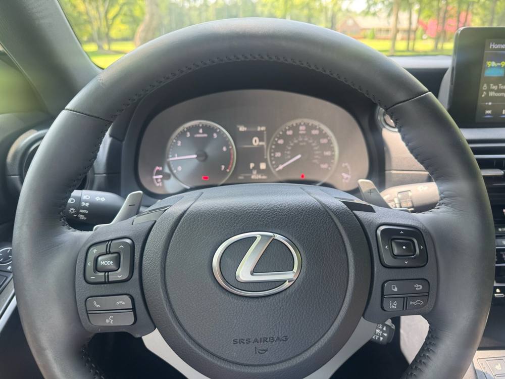 2023 Lexus IS — photo 11 of 42