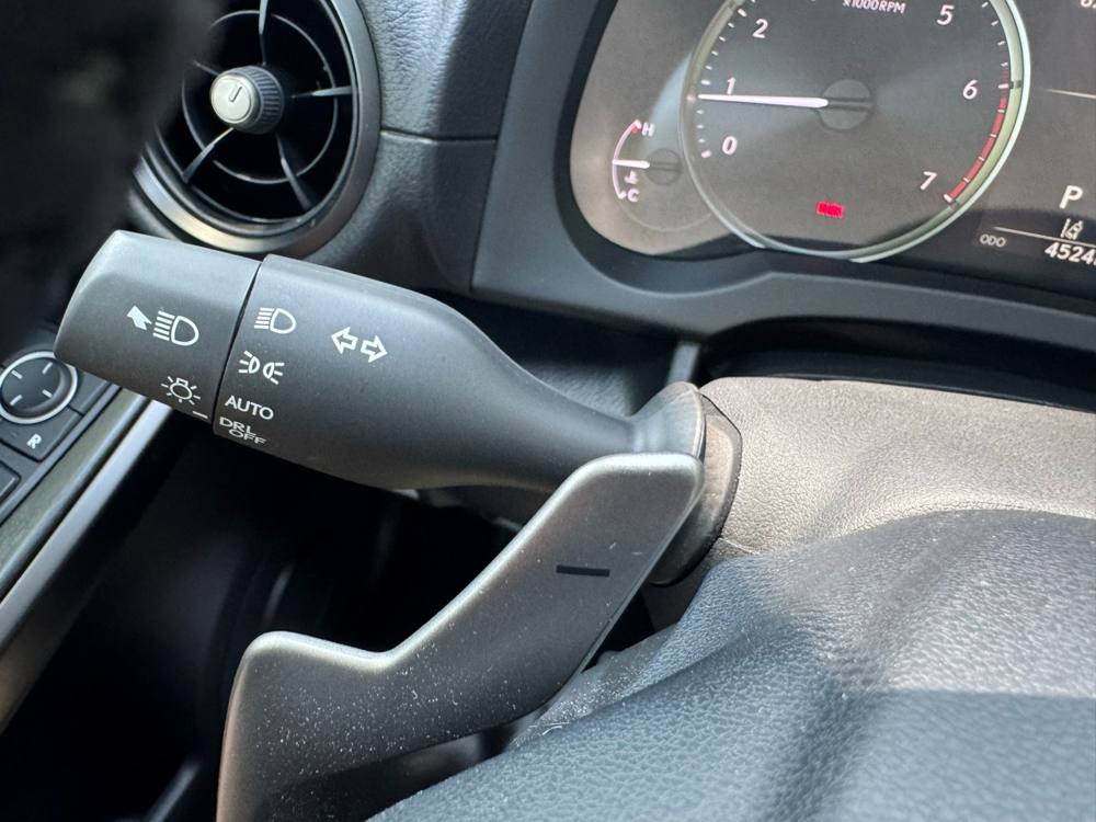 2023 Lexus IS — photo 18 of 42