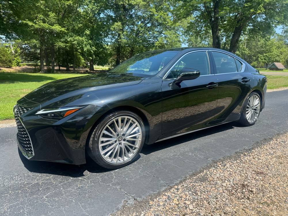 2023 Lexus IS — photo 2 of 42