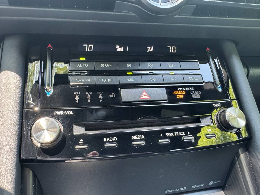 2023 Lexus IS — photo 23 of 42