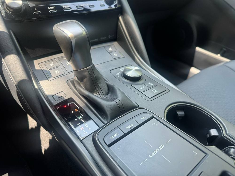 2023 Lexus IS — photo 25 of 42