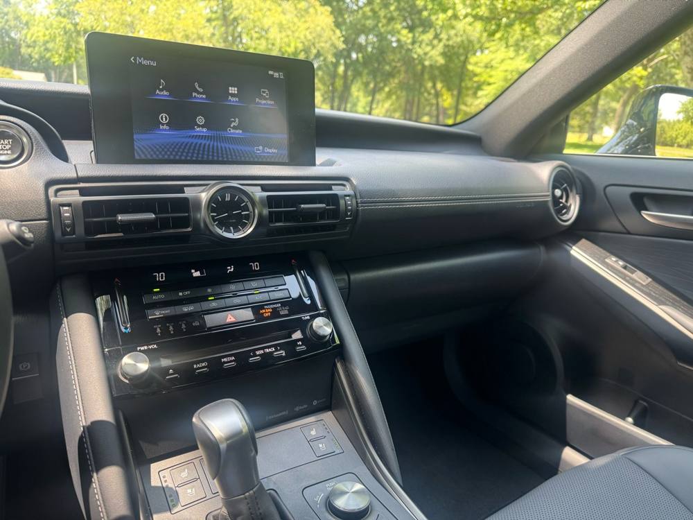 2023 Lexus IS — photo 26 of 42