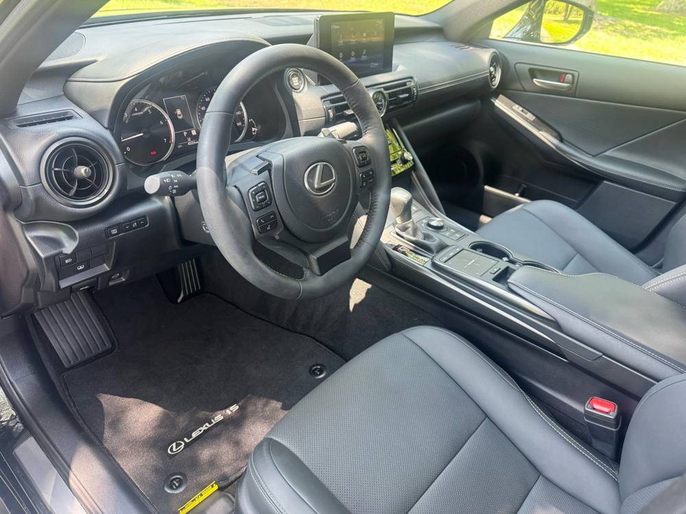 2023 Lexus IS — photo 28 of 42