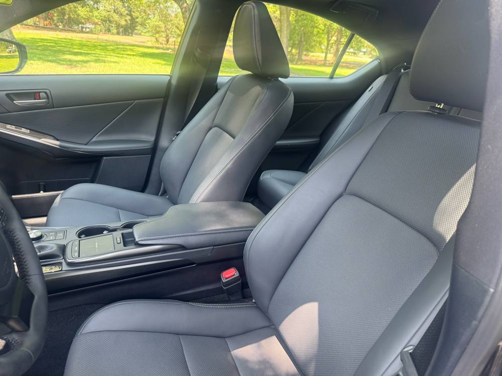 2023 Lexus IS — photo 29 of 42