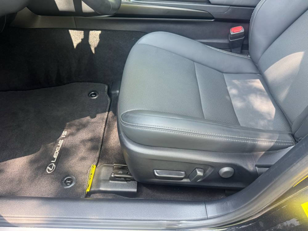 2023 Lexus IS — photo 30 of 42