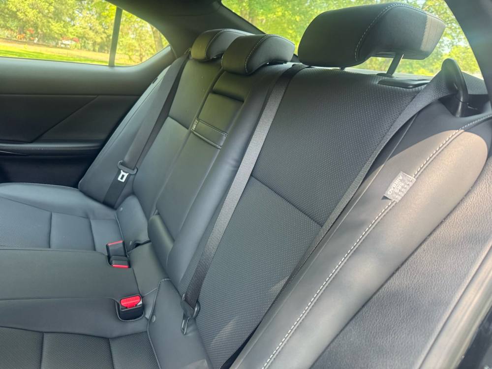 2023 Lexus IS — photo 31 of 42