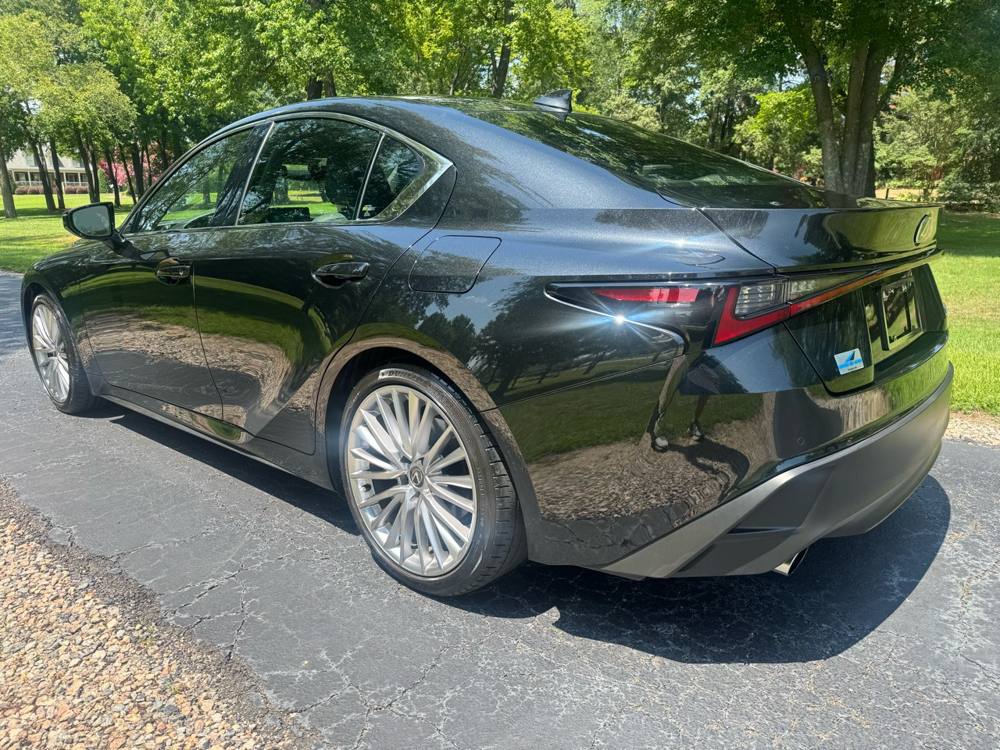 2023 Lexus IS — photo 4 of 42
