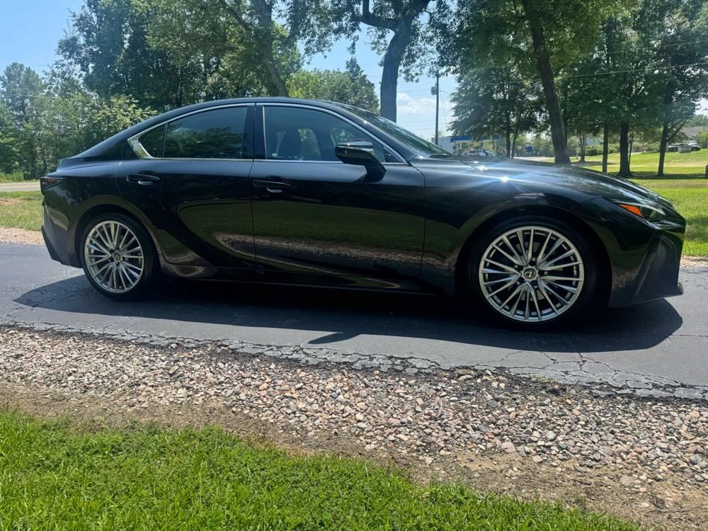 2023 Lexus IS — photo 6 of 42