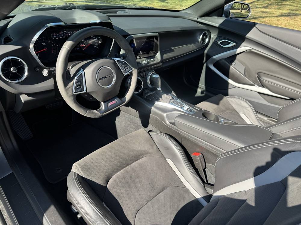 2023 Chevrolet Camaro — photo 16 of 44