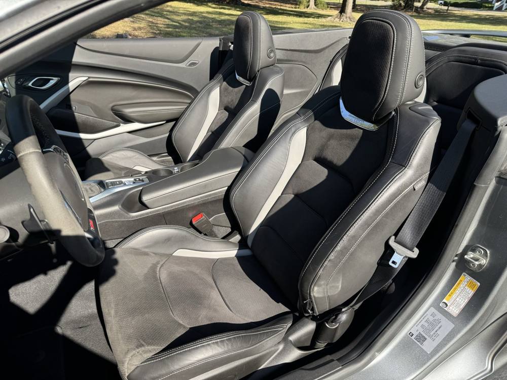 2023 Chevrolet Camaro — photo 17 of 44