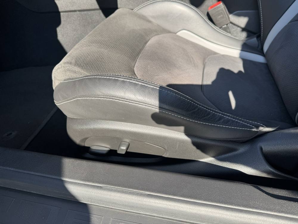 2023 Chevrolet Camaro — photo 18 of 44