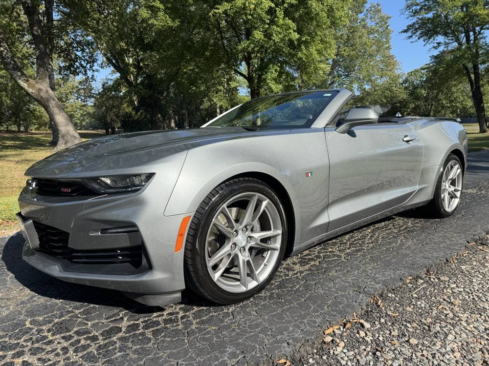 2023 Chevrolet Camaro — photo 2 of 44