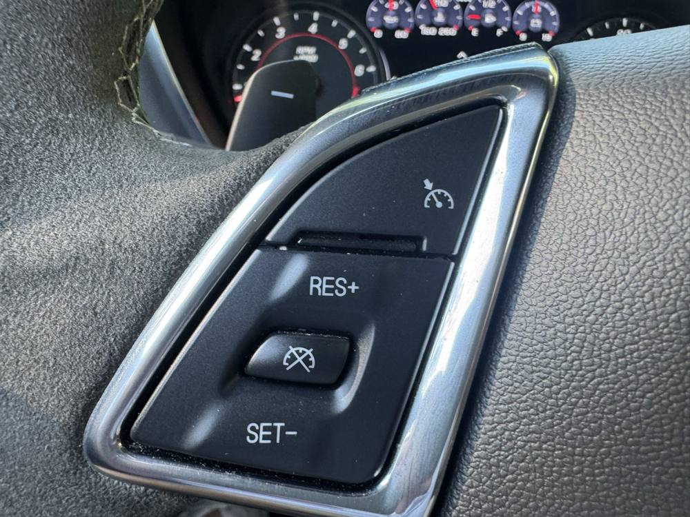 2023 Chevrolet Camaro — photo 21 of 44