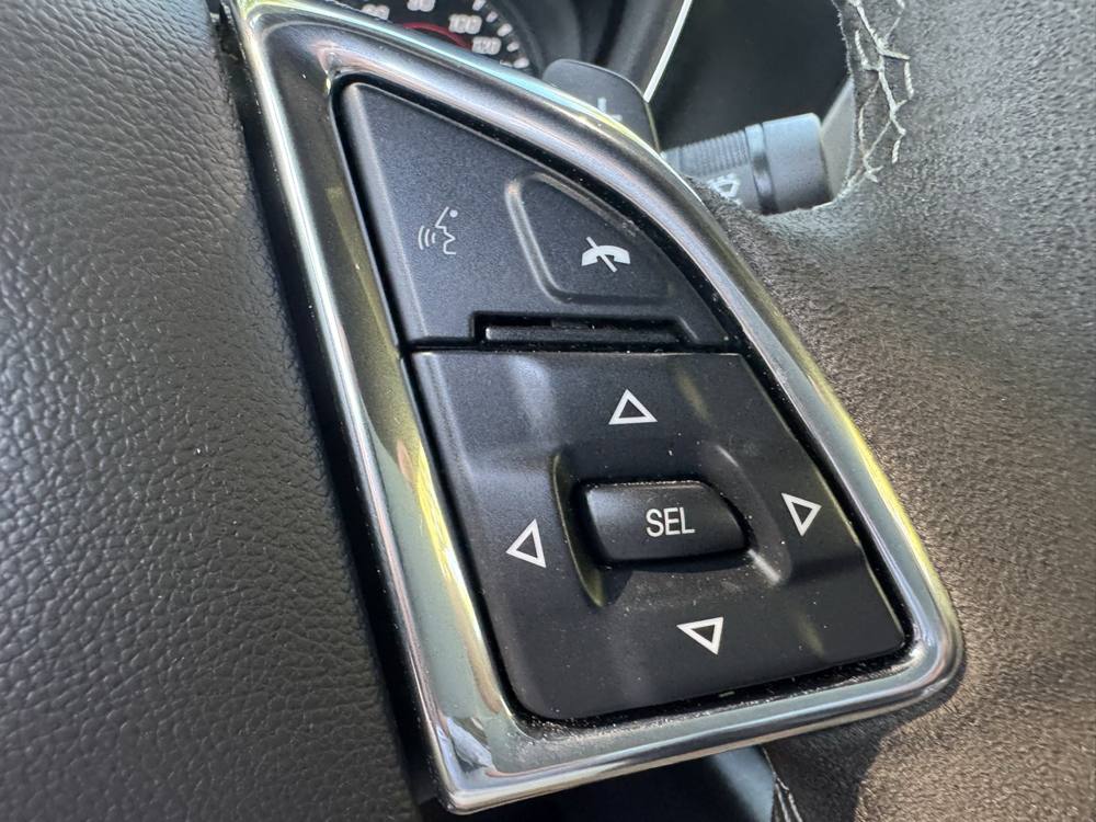 2023 Chevrolet Camaro — photo 22 of 44
